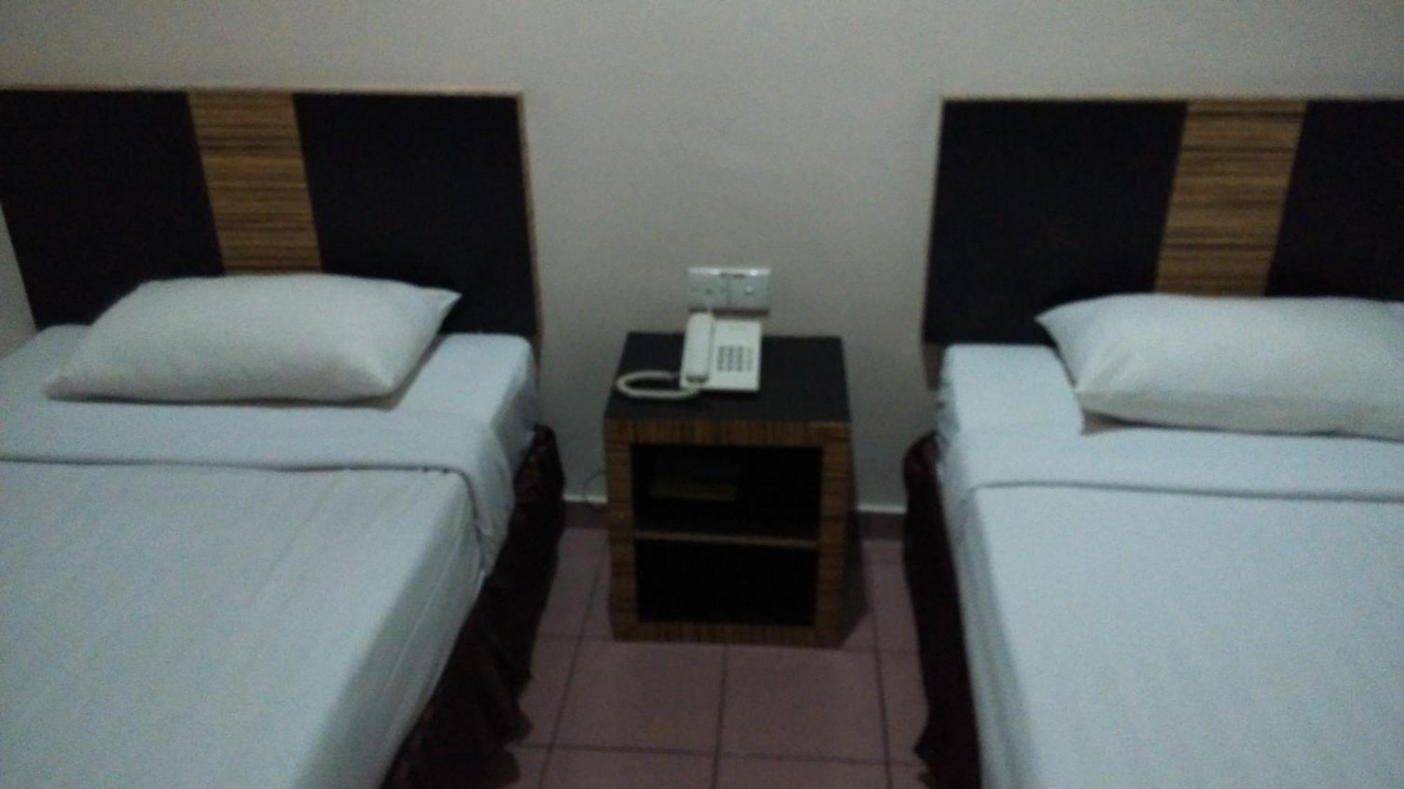 Hotel Traveller Кота-Кинабалу Номер фото