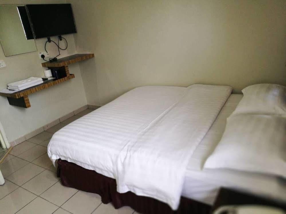 Hotel Traveller Кота-Кинабалу Экстерьер фото